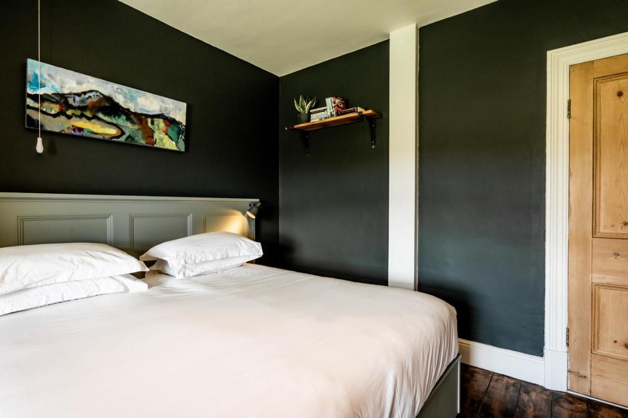 디 올드 비커리지 B&B Moylgrove 외부 사진
