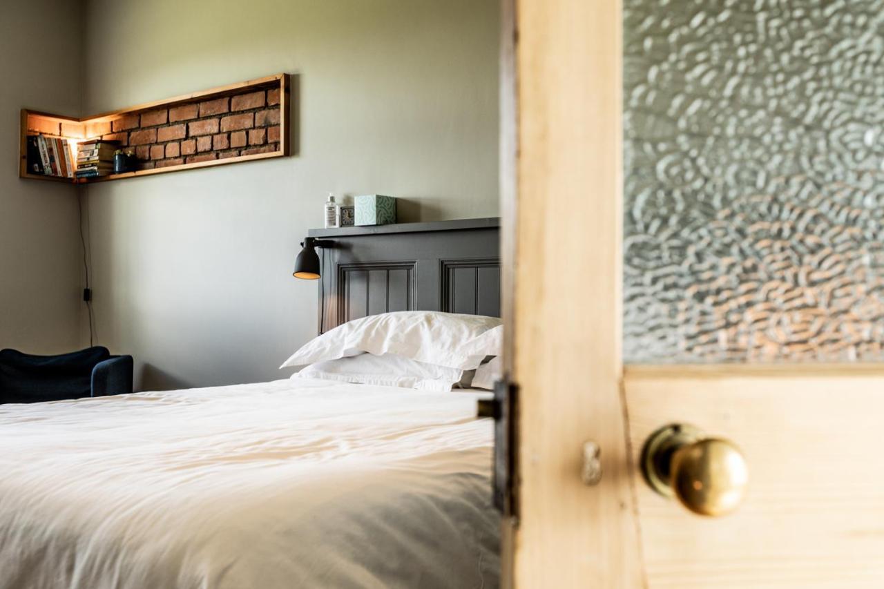 디 올드 비커리지 B&B Moylgrove 외부 사진