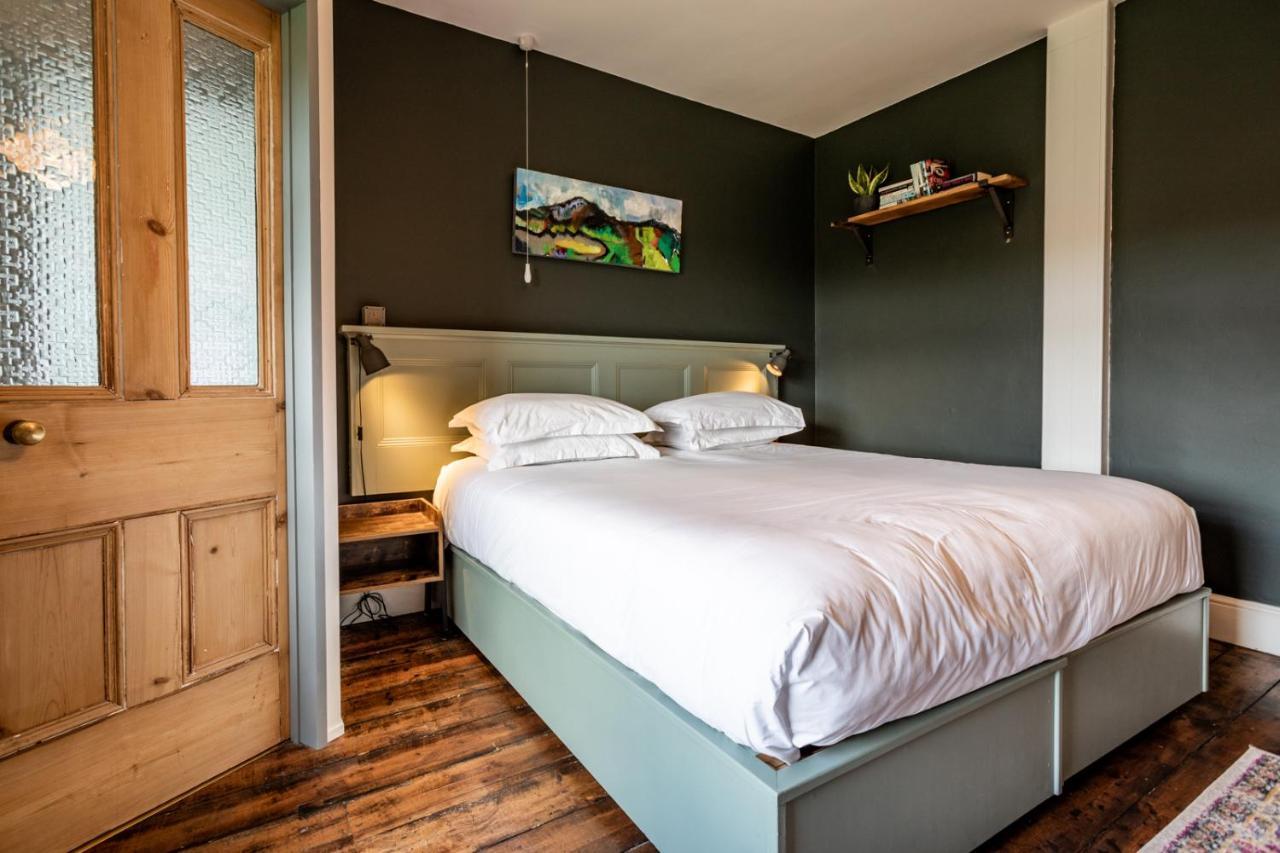 디 올드 비커리지 B&B Moylgrove 외부 사진