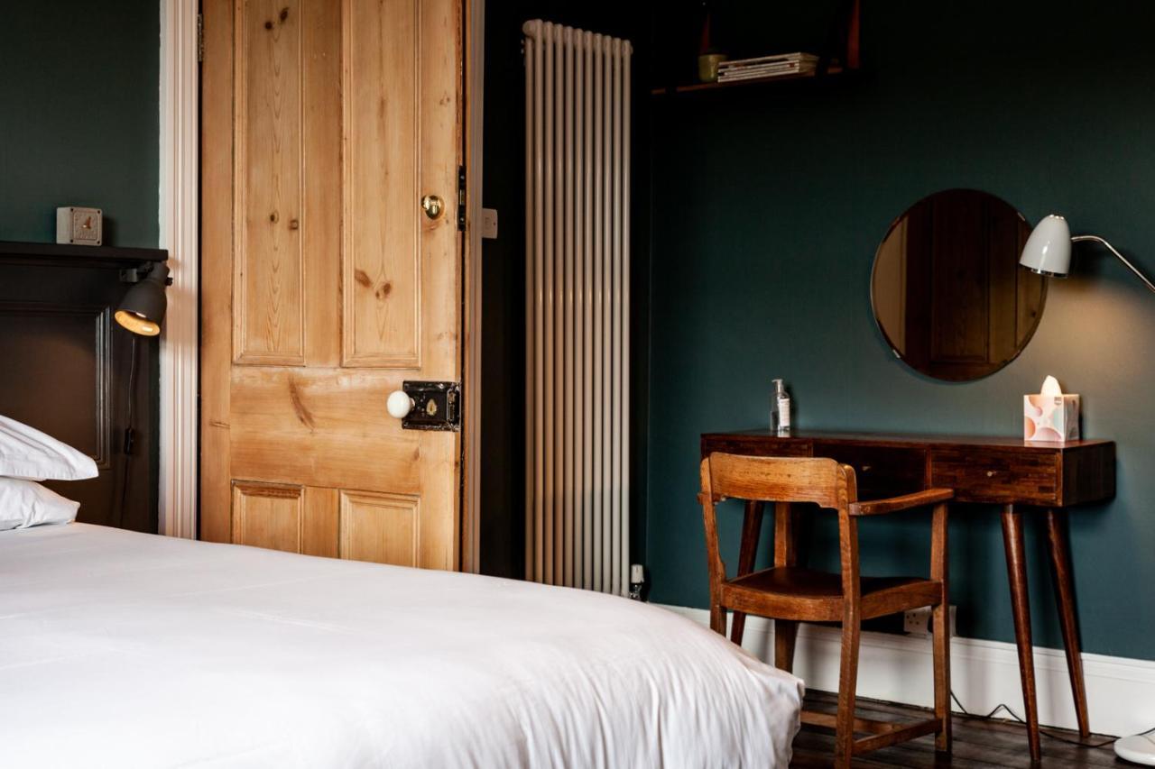디 올드 비커리지 B&B Moylgrove 외부 사진